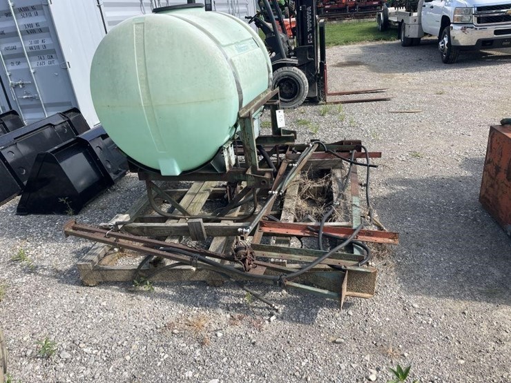synder-200-gallon-sprayer-image-7