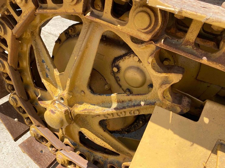 caterpillar-15-ag-crawler-image-24