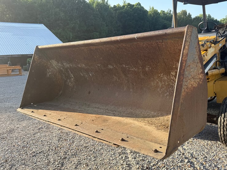 new-holland-555e-image-25