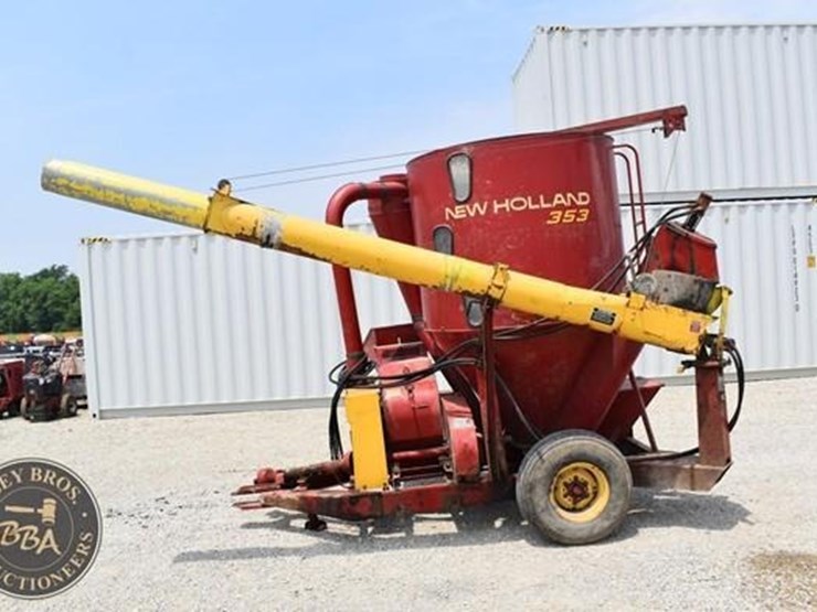 new-holland-353-image-3