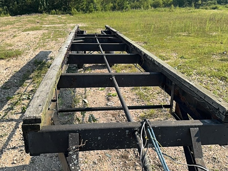 pontoon-boat-trailer-image-4