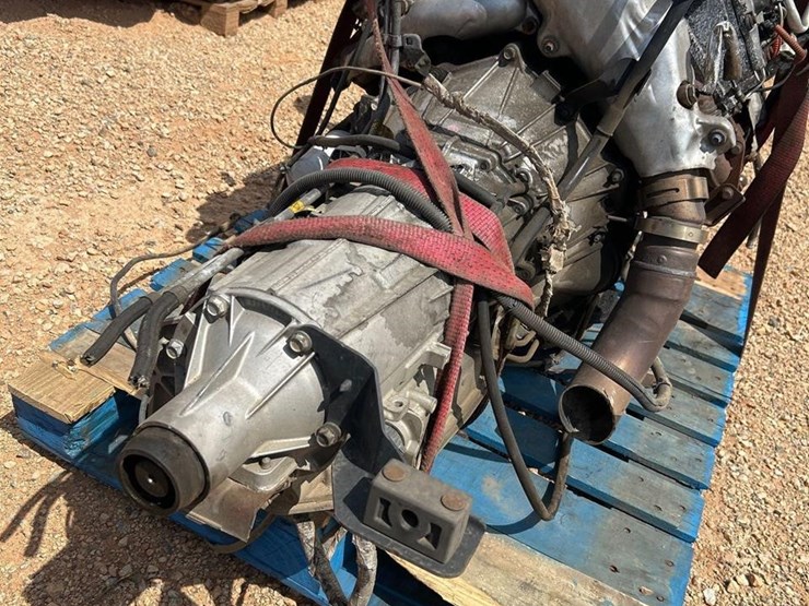 2012-duramax-8-cyl-diesel-engine-w/transmission-image-3