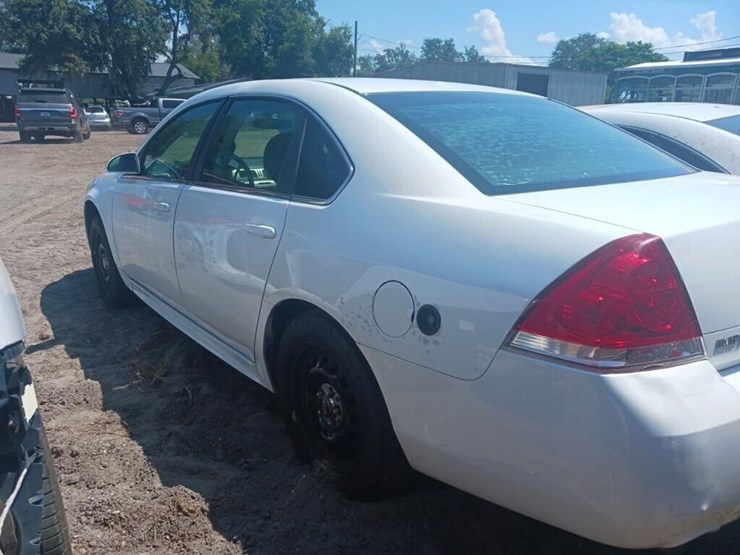 2014-chevrolet-impala-limited-inop-police-image-7