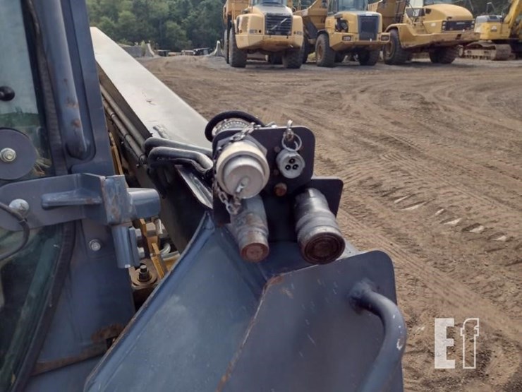 deere-323d-image-15