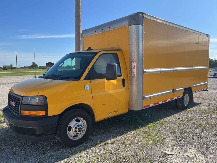 2018-gmc-savana-box-truck-image-1