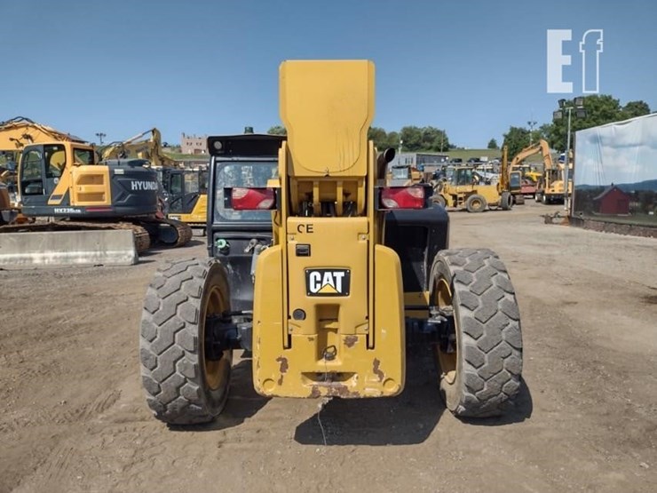 2019-caterpillar-tl1055d-image-4