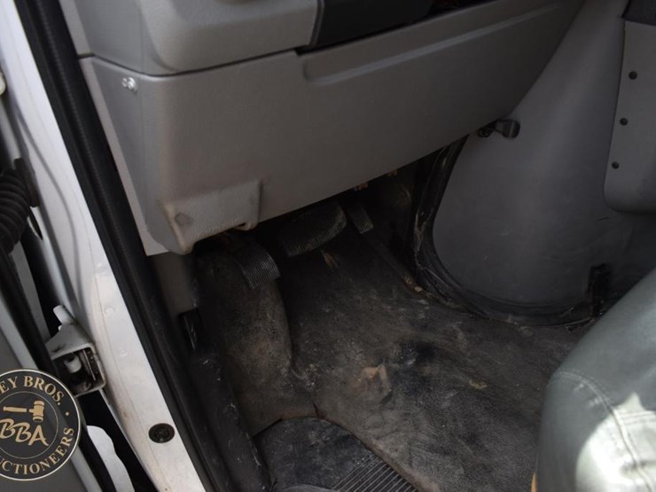 2014-ford-e350-image-24
