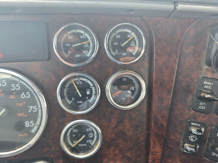 2020-freightliner-columbia-120-image-63