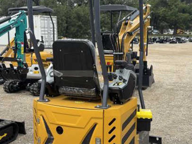 #109-•-cfg-industrial-mini-excavator-image-3