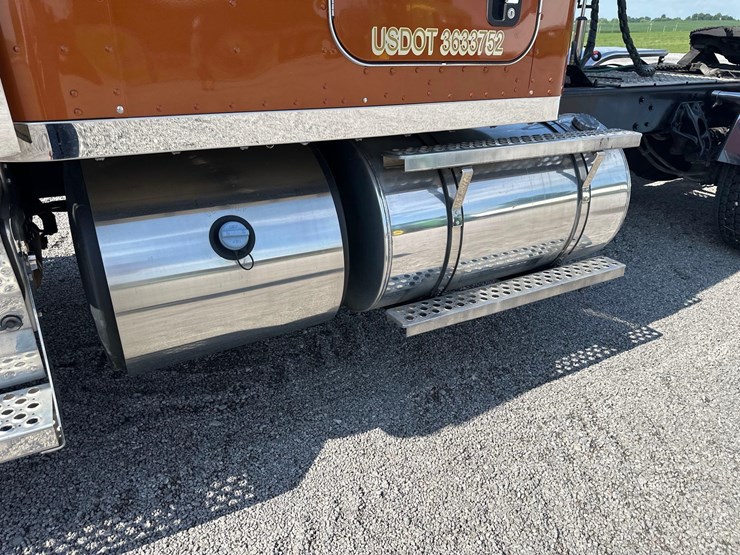 2019-kenworth-w900l-image-19