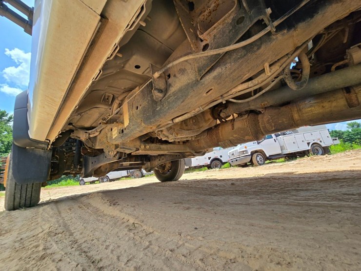 2017-ford-f550-image-38