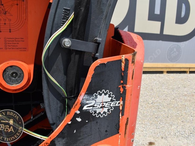 2017-kubota-ssv65-image-9