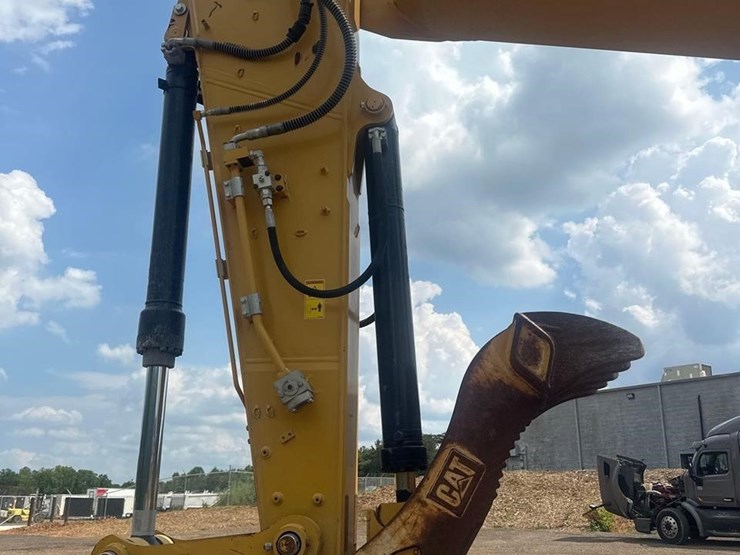2021-caterpillar-323-image-13