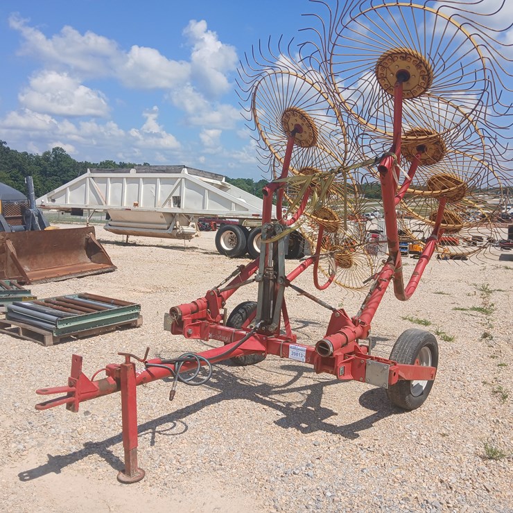 #20871 • 8 Wheel Hay Rake