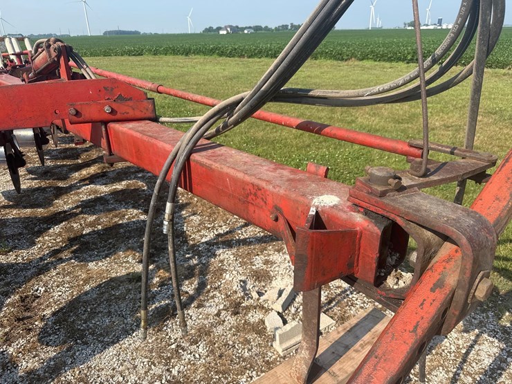 6x18-ih-720-on-land-plow-image-8