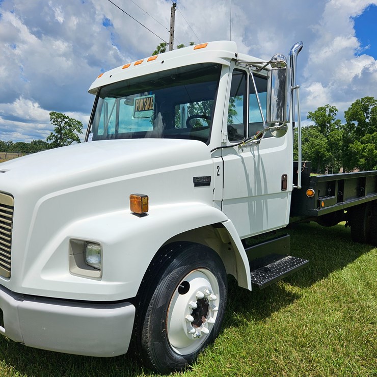 2000 FREIGHTLINER FL60