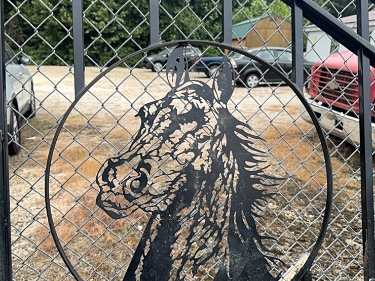 two-8-foot-gates-with-horse-image-4