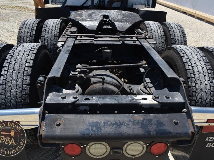 2011-kenworth-t660-image-41