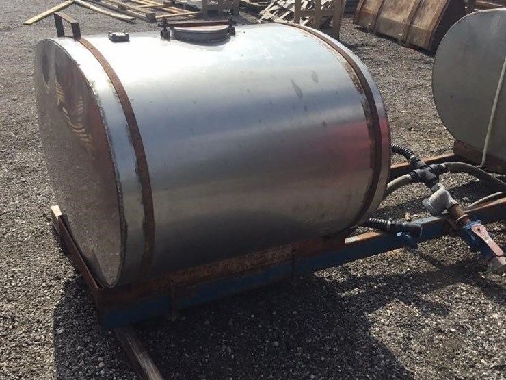 2--200-gallon-chem-farm-tanks-image-3