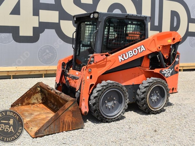 2017-kubota-ssv65-image-1