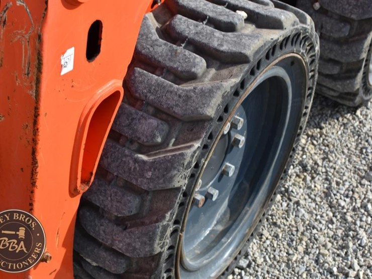 2020-kubota-ssv65-image-31