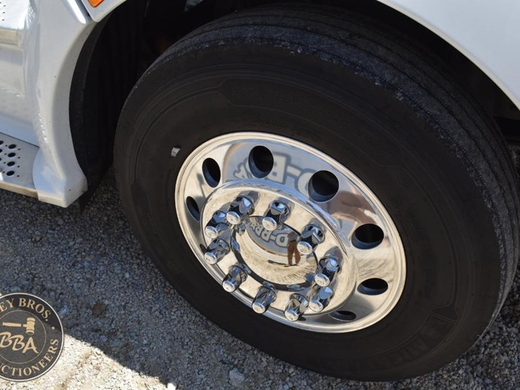 2011-kenworth-t660-image-27