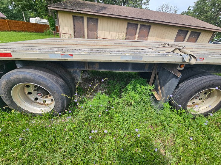 2005-utility-48'-x-102"-image-33