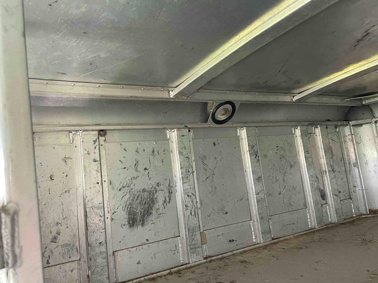 2006-8’x28’-c&c-aluminum-livestock-trailer-image-65