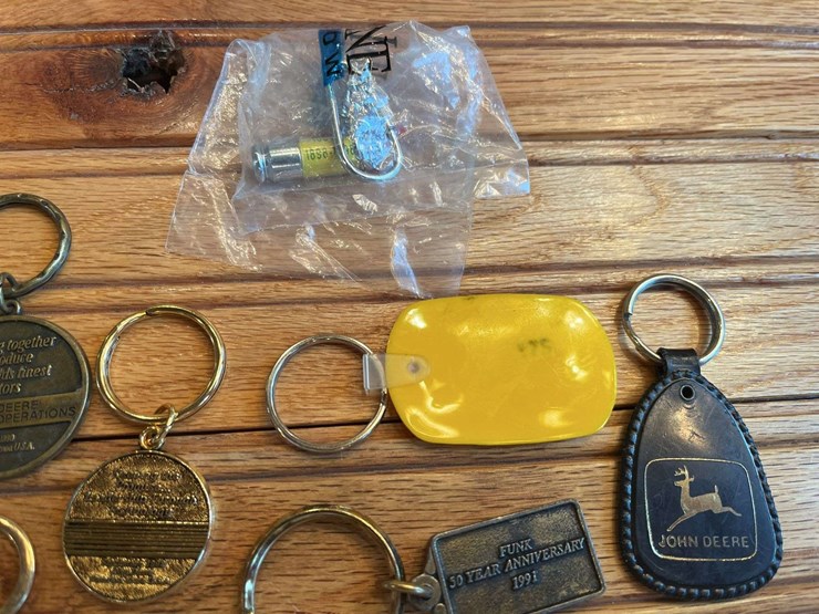 john-deere-keychains-image-10