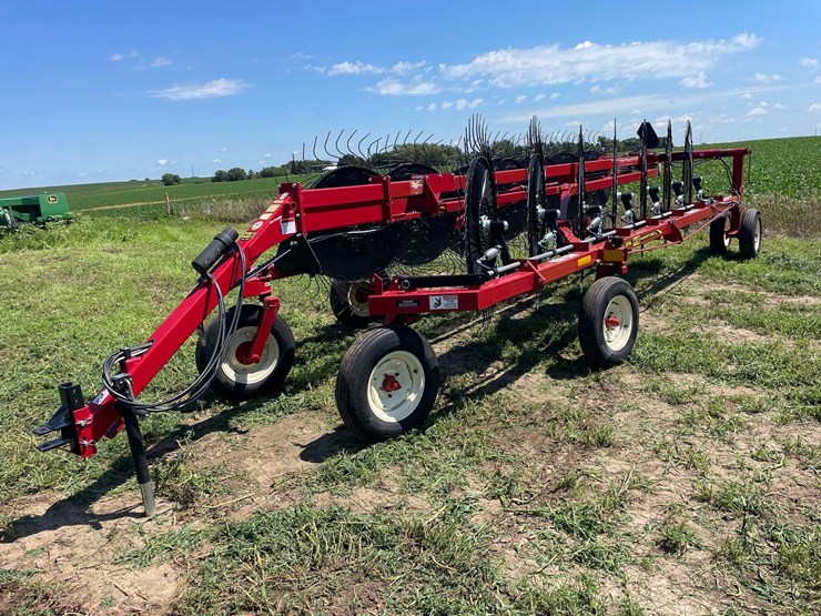 2023-h&s-14-wheel-v-rake-1-owner-image-1