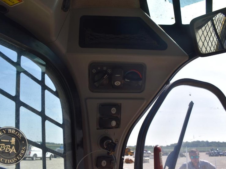 2018-caterpillar-262d-image-59
