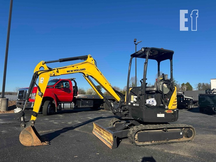 2020-new-holland-e26c-image-1