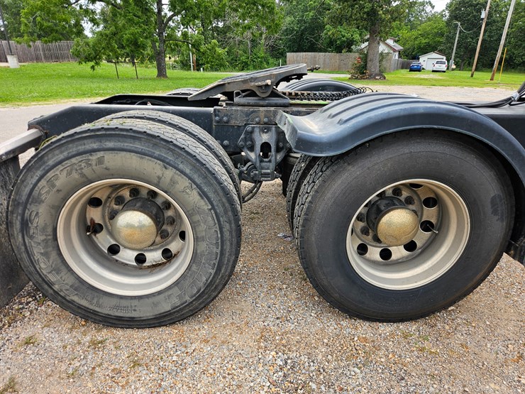 2018-peterbilt-579-image-91