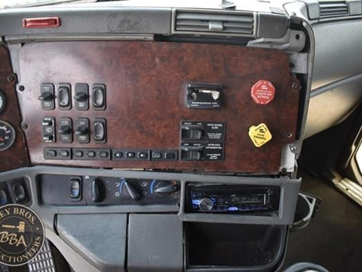 1997-freightliner-century-120-image-73