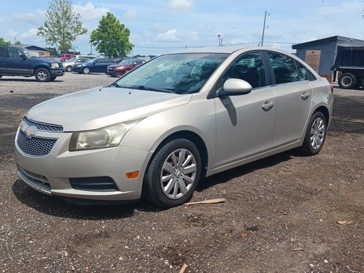 2011-chevrolet-cruze-runs/moves-lt-image-3