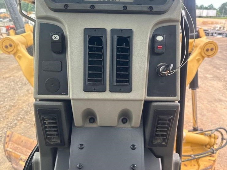 2011-caterpillar-12m-vhp-image-31