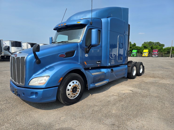 2019-peterbilt-579-image-3