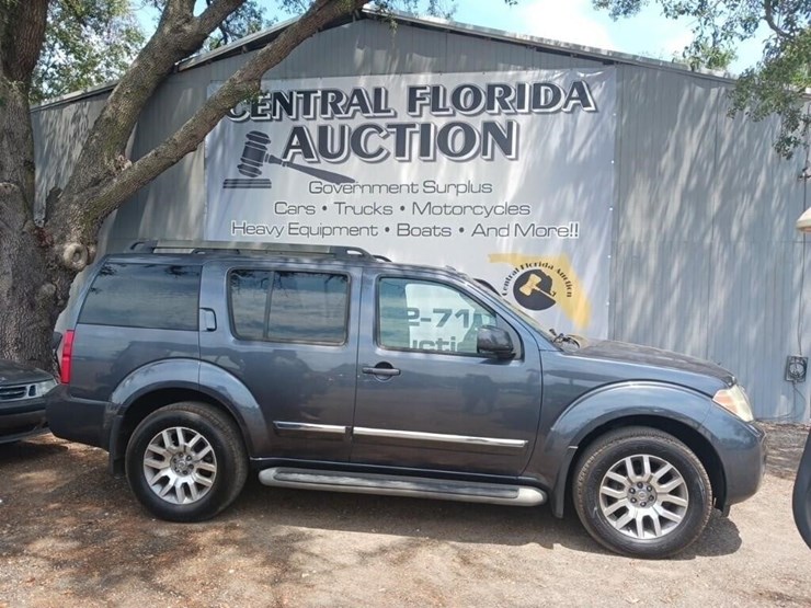 2010-nissan-pathfinder-image-1