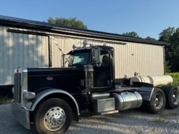 2008-peterbilt-389-image-1
