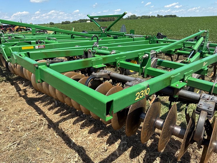 john-deere-2310-image-17