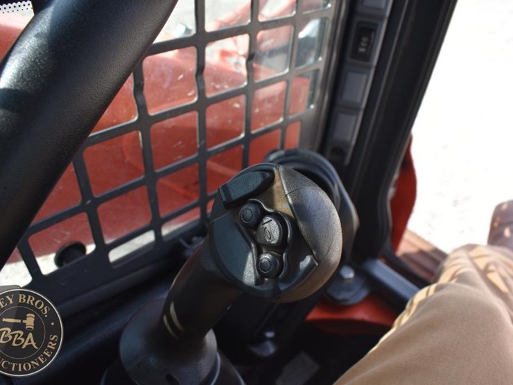 2020-kubota-ssv65-image-49