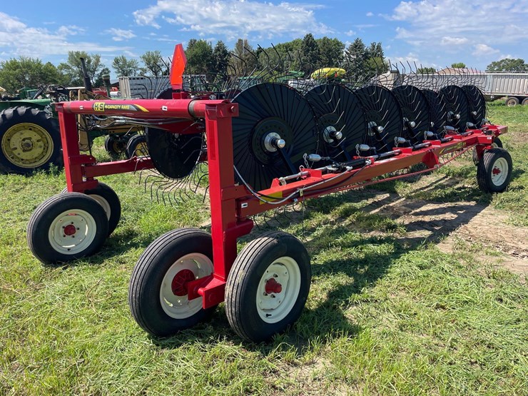 2023-h&s-14-wheel-v-rake-1-owner-image-4