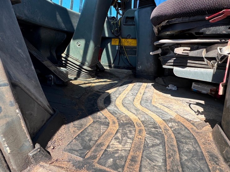 2011-liebherr-l586-image-71
