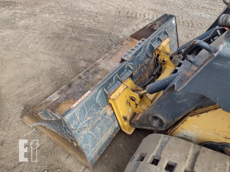 deere-323d-image-17