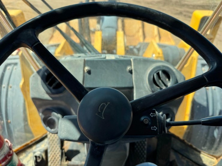 2013-deere-824k-image-50