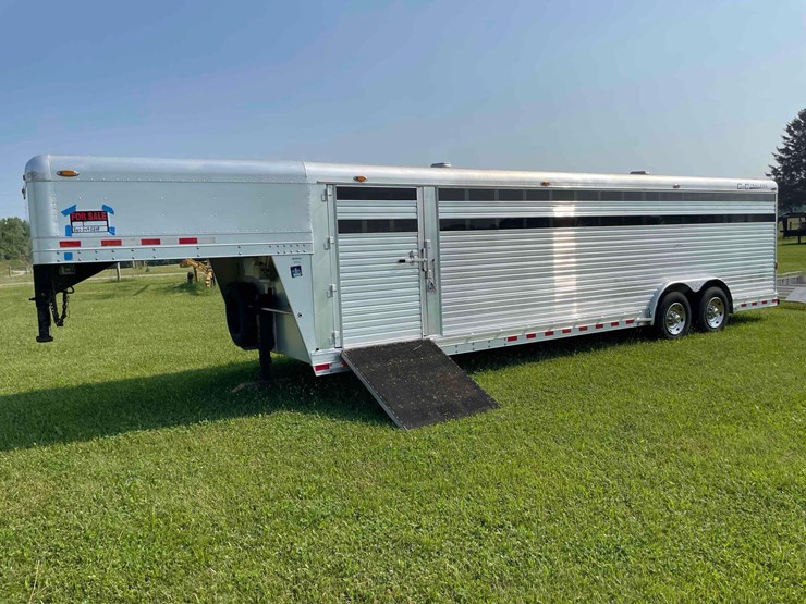 2006-8’x28’-c&c-aluminum-livestock-trailer-image-1
