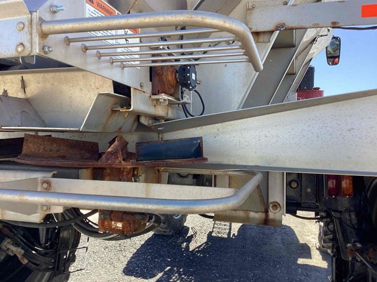 2021-case-trident-5550-spreader-image-32