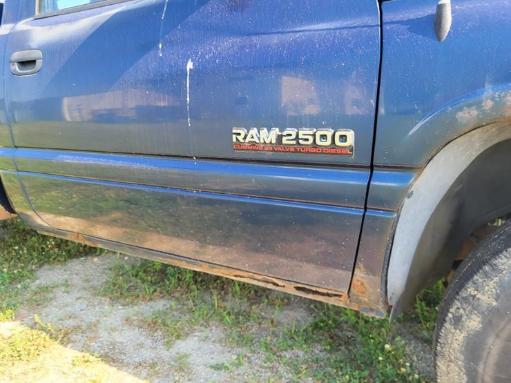 2002-dodge-2500-image-37