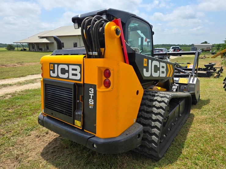 2022-jcb-3ts-8t-image-3