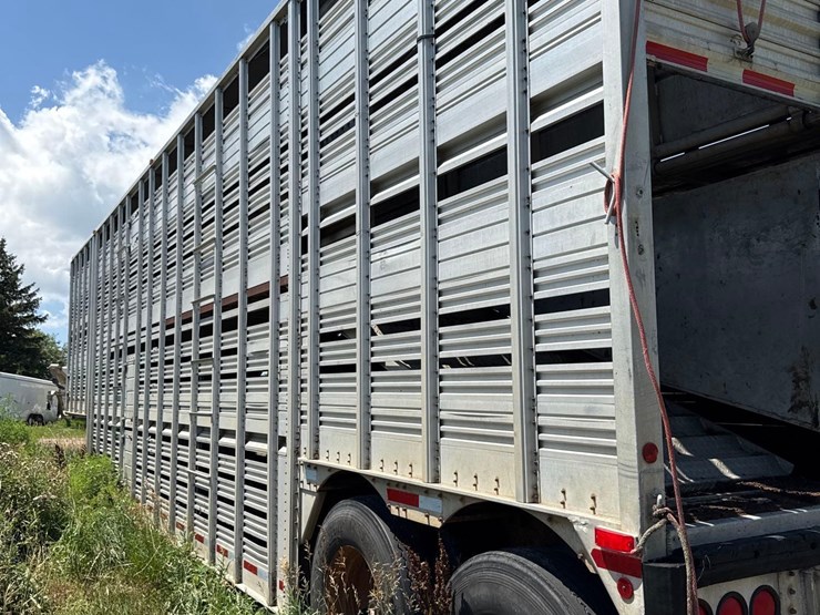 1981-wilson-livestock-trailer-image-7